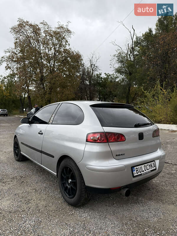Хетчбек SEAT Ibiza 2003 в Дніпрі