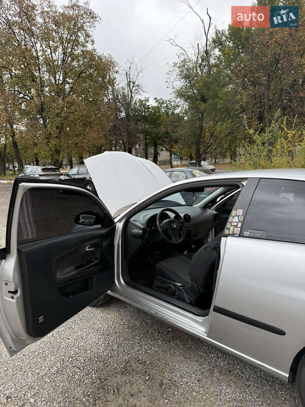 Хетчбек SEAT Ibiza 2003 в Дніпрі