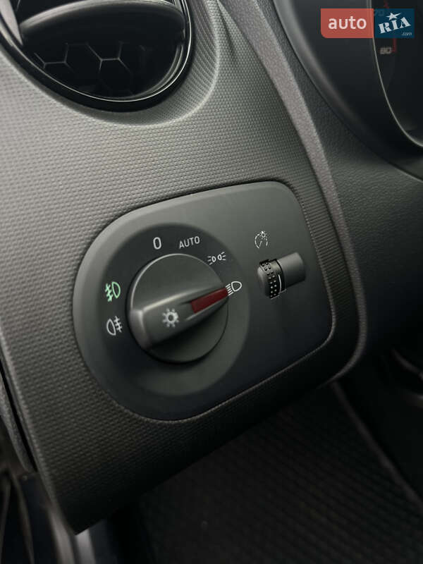 Хэтчбек SEAT Ibiza 2011 в Луцке