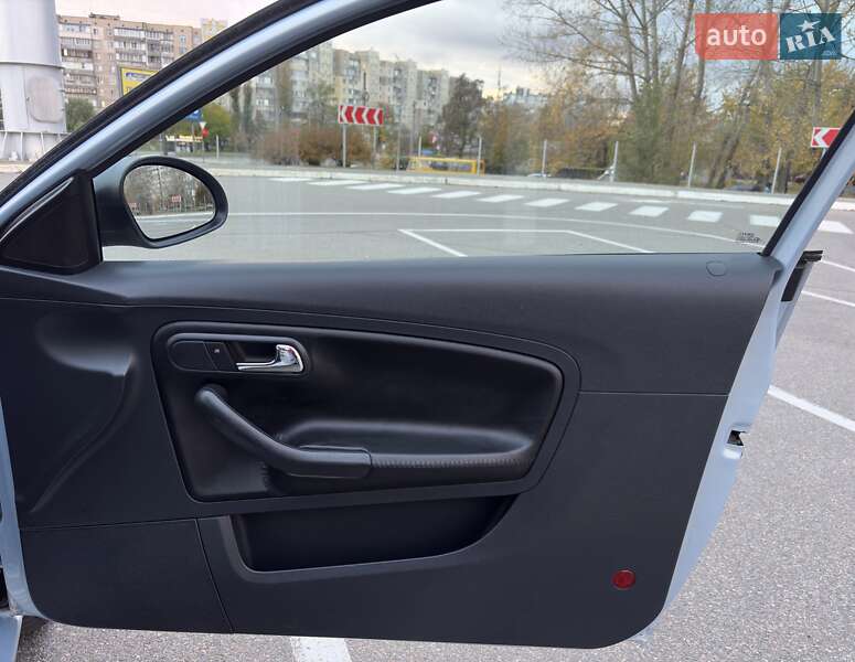 Хэтчбек SEAT Ibiza 2004 в Киеве