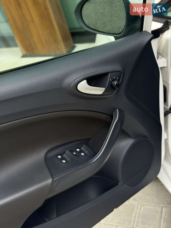 Хэтчбек SEAT Ibiza 2010 в Луцке фото 11 Хэтчбек SEAT Ibiza 2010 в Луцке