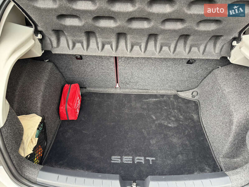 Хэтчбек SEAT Ibiza 2015 в Вишневом фото 18 Хэтчбек SEAT Ibiza 2015 в Вишневом