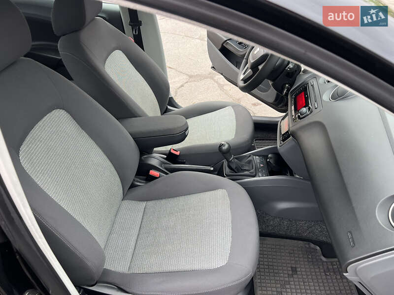 Хэтчбек SEAT Ibiza 2011 в Хороле фото 14 Хэтчбек SEAT Ibiza 2011 в Хороле