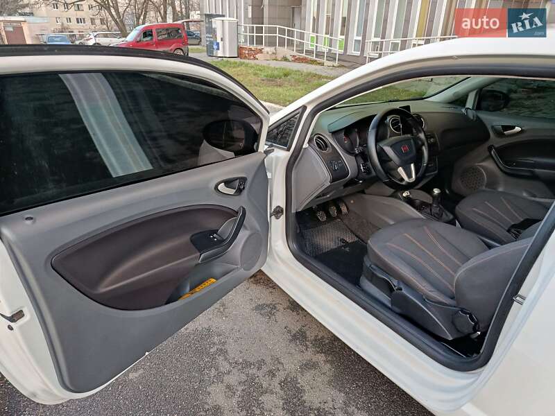 Хэтчбек SEAT Ibiza 2010 в Харькове