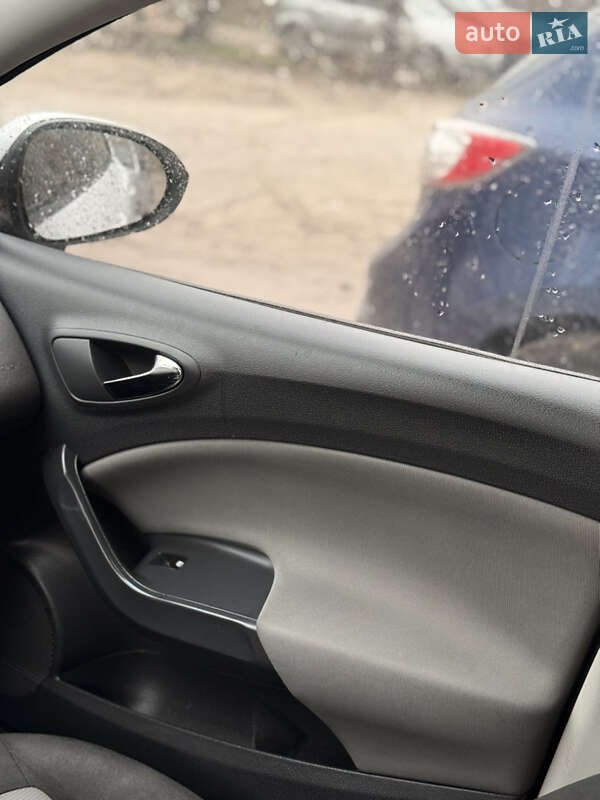 Хэтчбек SEAT Ibiza 2013 в Киеве фото 27 Хэтчбек SEAT Ibiza 2013 в Киеве