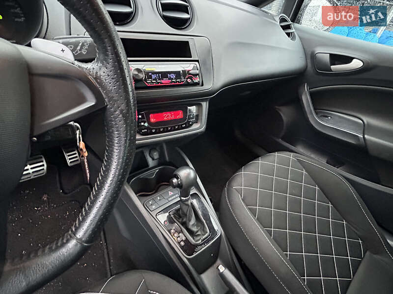 Хетчбек SEAT Ibiza 2011 в Павлограді