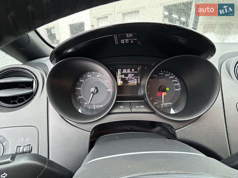 Хетчбек SEAT Ibiza 2011 в Павлограді