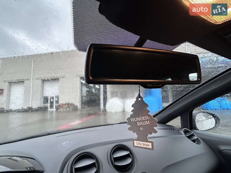 Хетчбек SEAT Ibiza 2011 в Павлограді