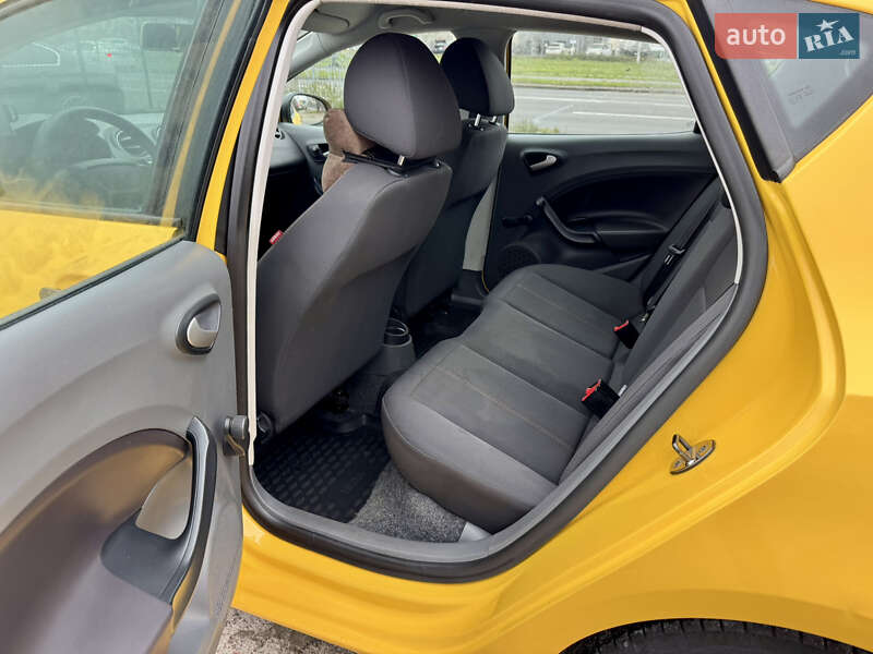 Хетчбек SEAT Ibiza 2011 в Києві