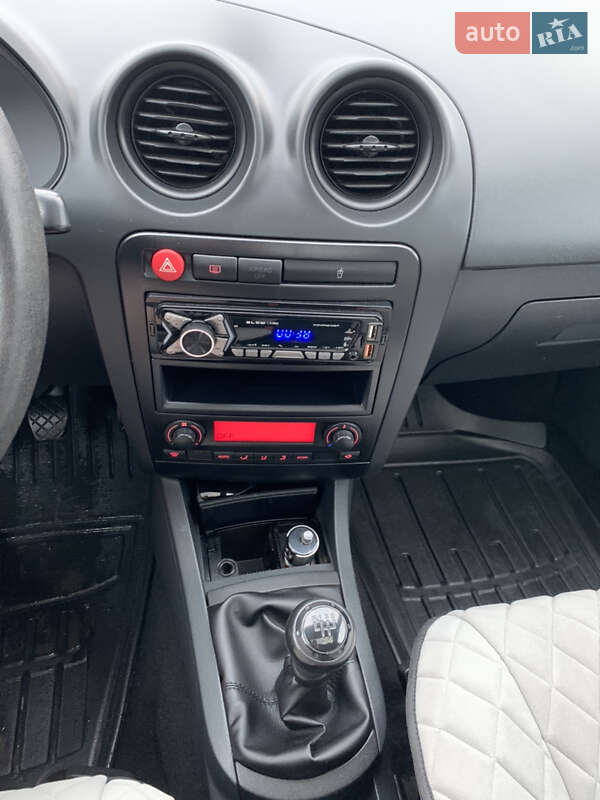 Хэтчбек SEAT Ibiza 2005 в Львове