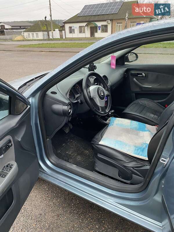 Хетчбек SEAT Ibiza 2006 в Чигирину