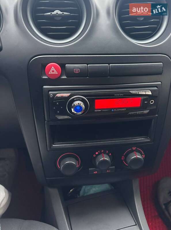 Хетчбек SEAT Ibiza 2008 в Ременеві