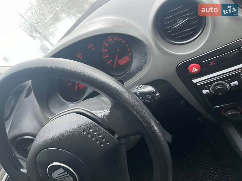 Хетчбек SEAT Ibiza 2003 в Вишгороді