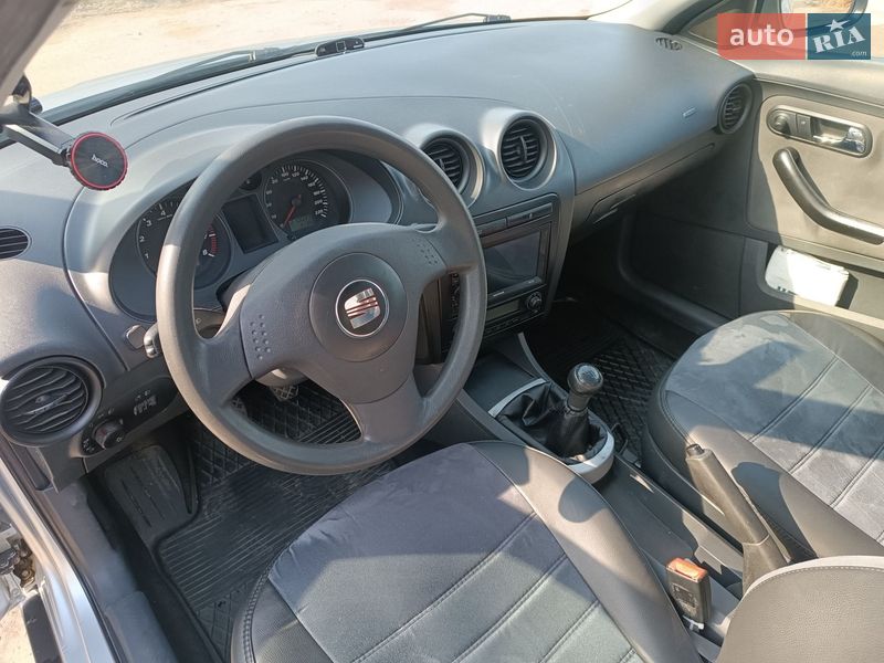 Хетчбек SEAT Ibiza 2006 в Сумах