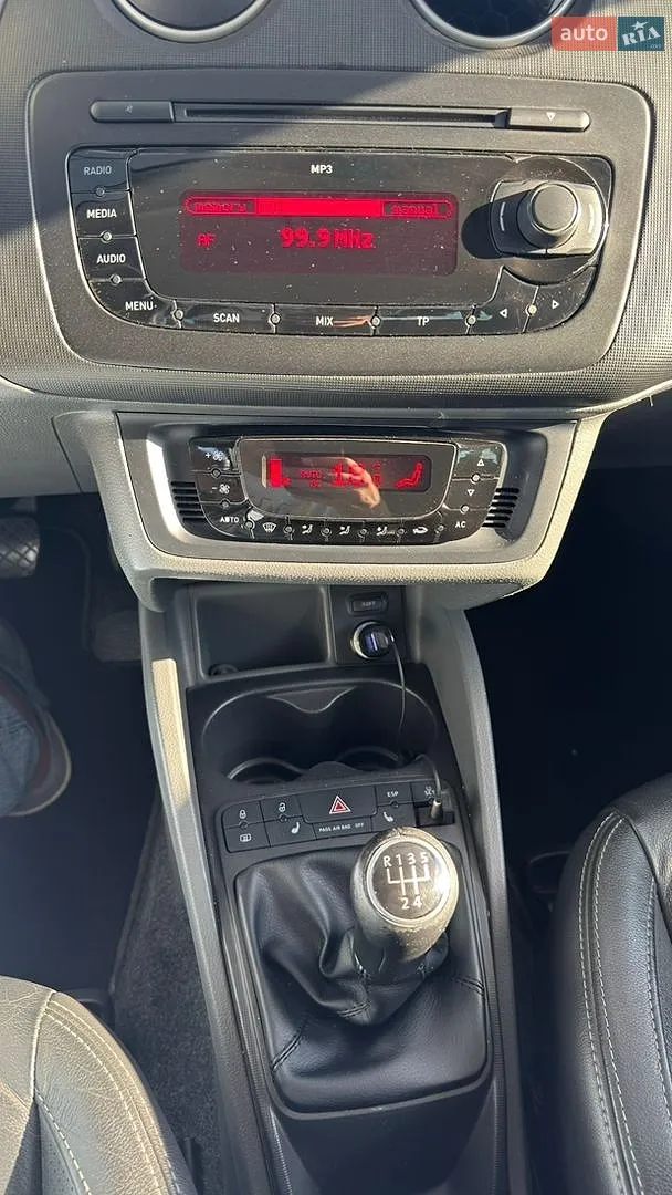 2011 SEAT Ibiza - мініатюра 2