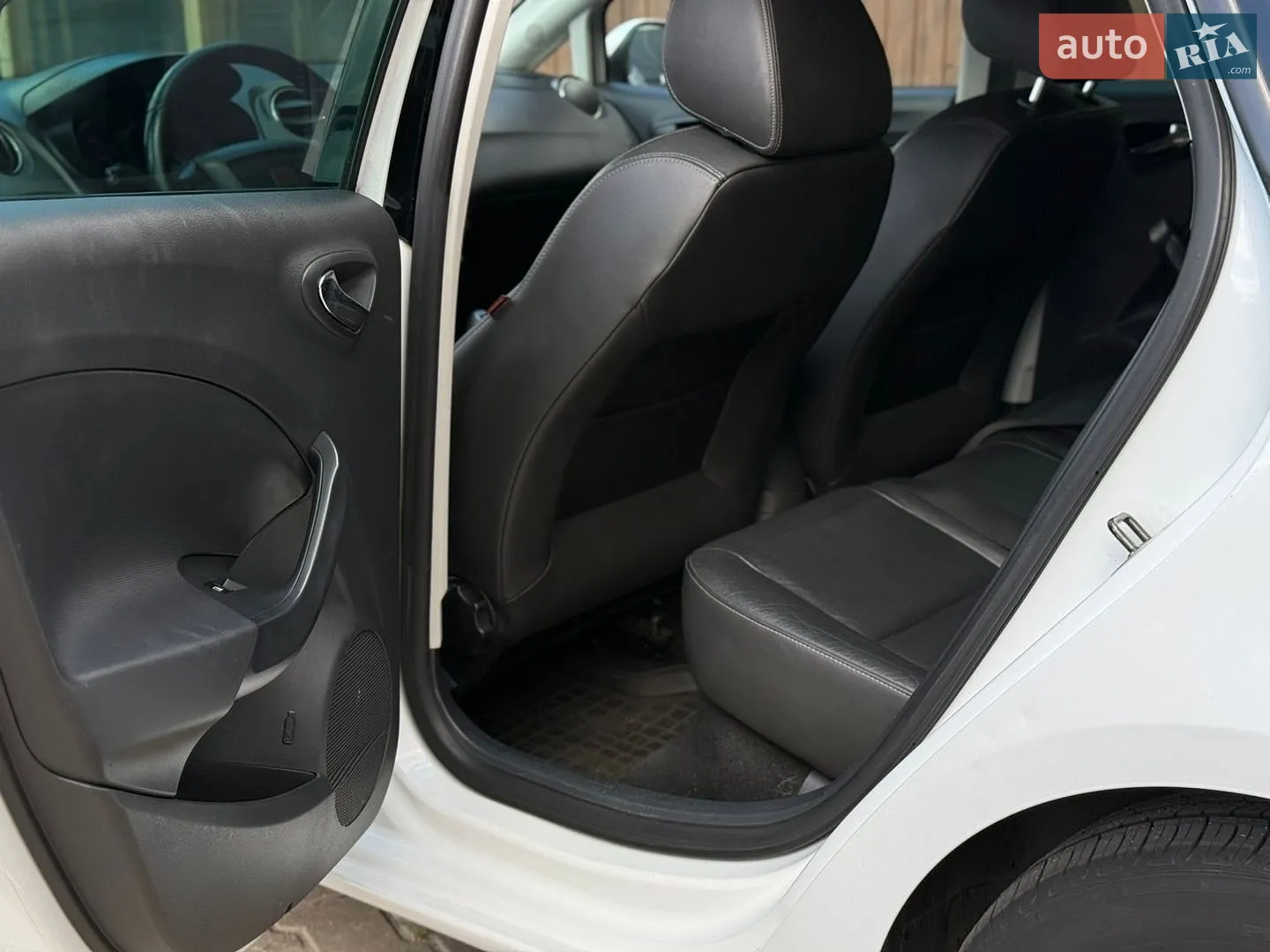 2012 SEAT Ibiza - мініатюра 13