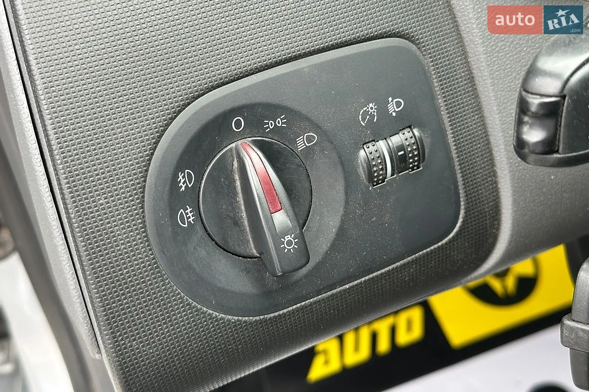 2011 SEAT Ibiza - мініатюра 17