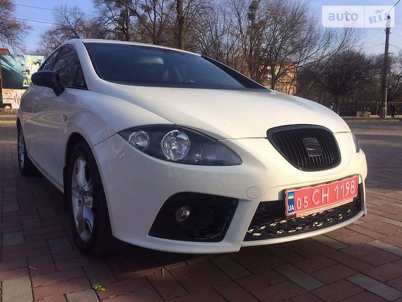 Хэтчбек SEAT Leon 2009 в Умани