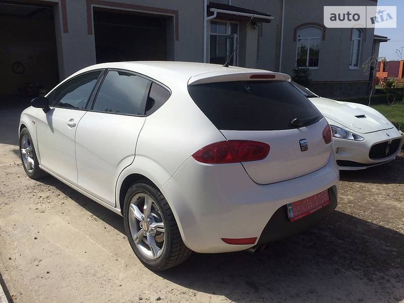 Хэтчбек SEAT Leon 2009 в Умани