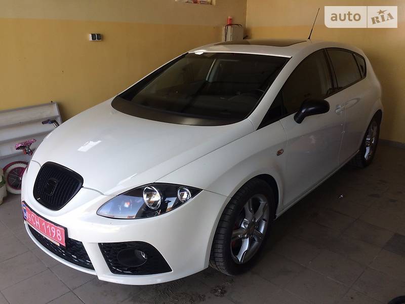Хэтчбек SEAT Leon 2009 в Умани