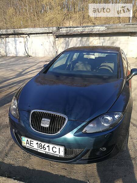 Хетчбек SEAT Leon 2006 в Дніпрі