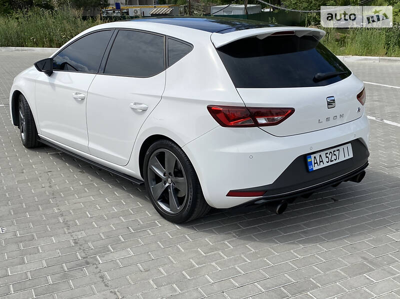 Хетчбек SEAT Leon 2016 в Києві