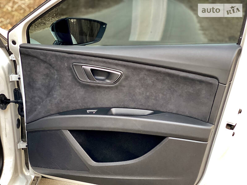 Хетчбек SEAT Leon 2016 в Києві