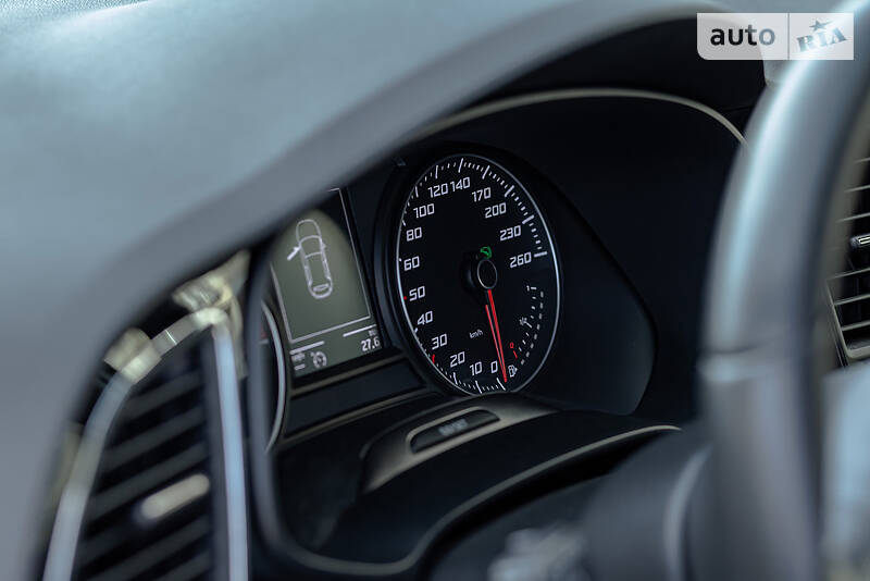 Хэтчбек SEAT Leon 2015 в Киеве