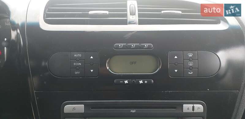 Хэтчбек SEAT Leon 2007 в Дубно