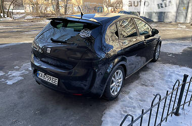 Хэтчбек SEAT Leon 2011 в Киеве