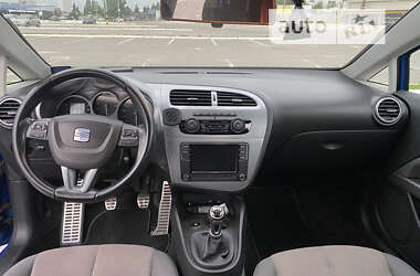 Хэтчбек SEAT Leon 2010 в Киеве