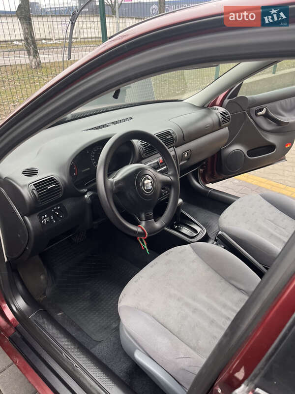 Хэтчбек SEAT Leon 2004 в Киеве