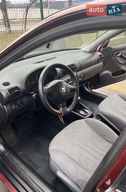 Хэтчбек SEAT Leon 2004 в 