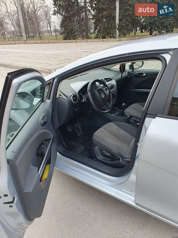 Хэтчбек SEAT Leon 2009 в Запорожье