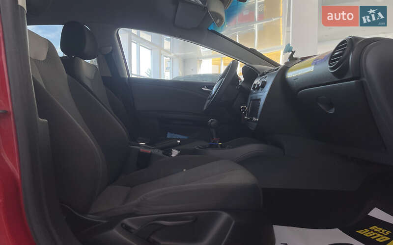Хэтчбек SEAT Leon 2006 в Шептицькому