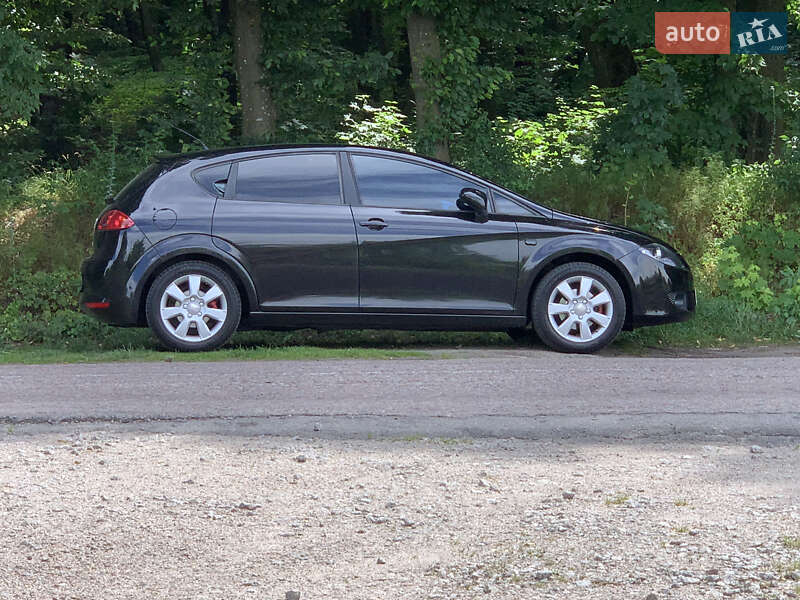 Хэтчбек SEAT Leon 2008 в Киеве