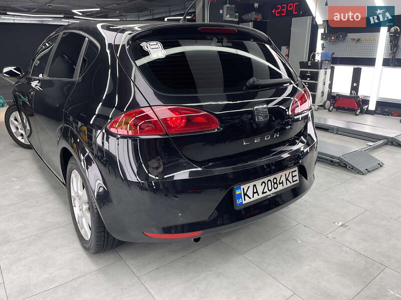 Хэтчбек SEAT Leon 2008 в Киеве