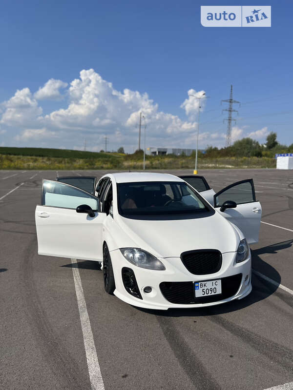 Хэтчбек SEAT Leon 2008 в Ровно