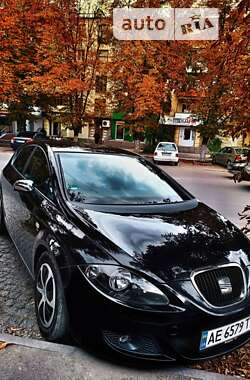 Хетчбек SEAT Leon 2005 в Новомосковську