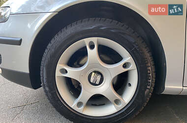 Хэтчбек SEAT Leon 2002 в 