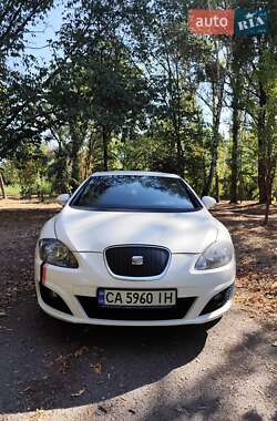 Хэтчбек SEAT Leon 2010 в Каменке