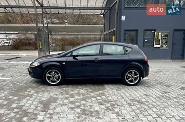 Хэтчбек SEAT Leon 2008 в Киеве