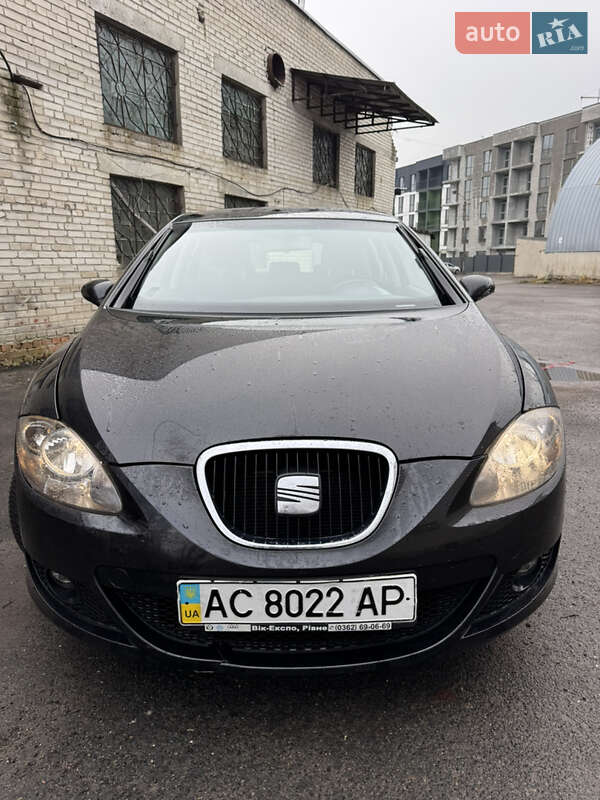 Хэтчбек SEAT Leon 2008 в Луцке