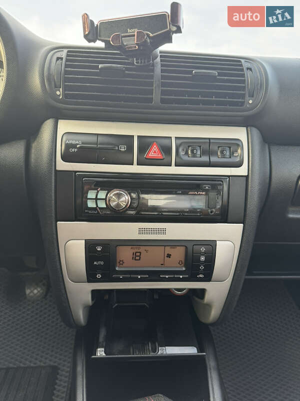 Хэтчбек SEAT Leon 2006 в Петропавловской Борщаговке