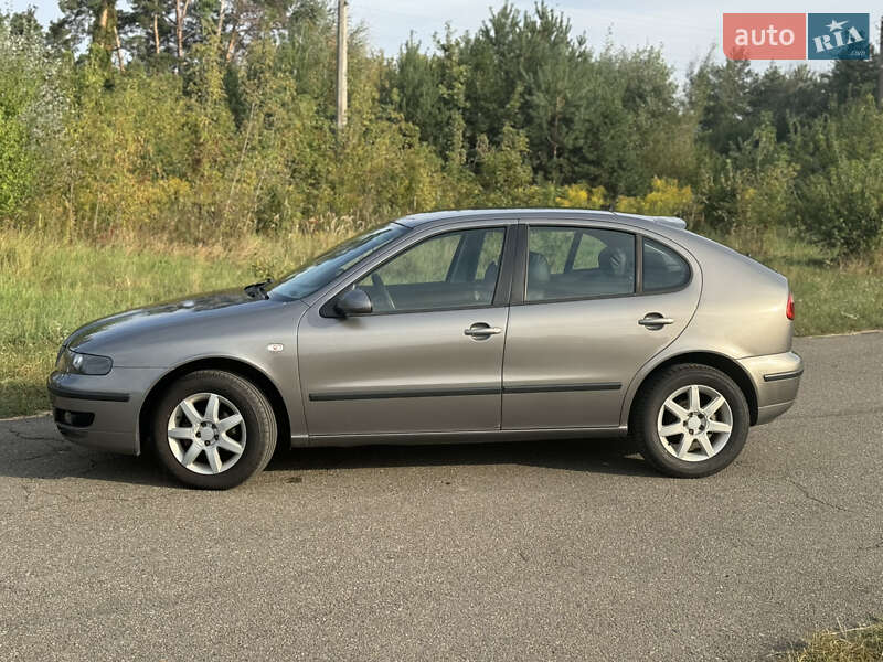 Хэтчбек SEAT Leon 2006 в Петропавловской Борщаговке