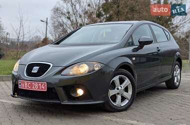 Хэтчбек SEAT Leon 2012 в Дубно