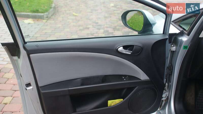 Хэтчбек SEAT Leon 2011 в Черкассах