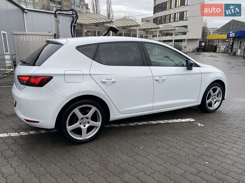 Хэтчбек SEAT Leon 2012 в Луцке