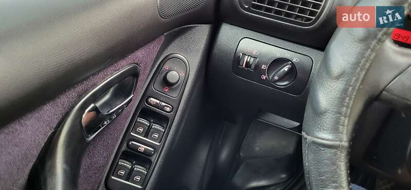Хэтчбек SEAT Leon 2005 в Межгорье