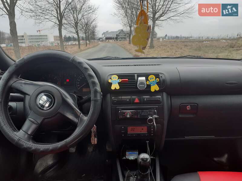 Хэтчбек SEAT Leon 2005 в Межгорье